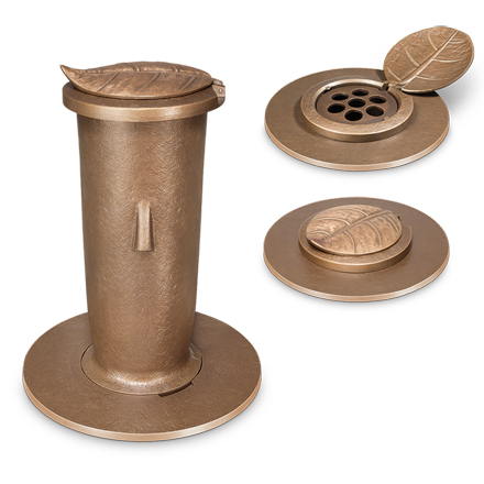 Zapuštěná váza s víkem na náhrobek, bronz, výška 27 cm